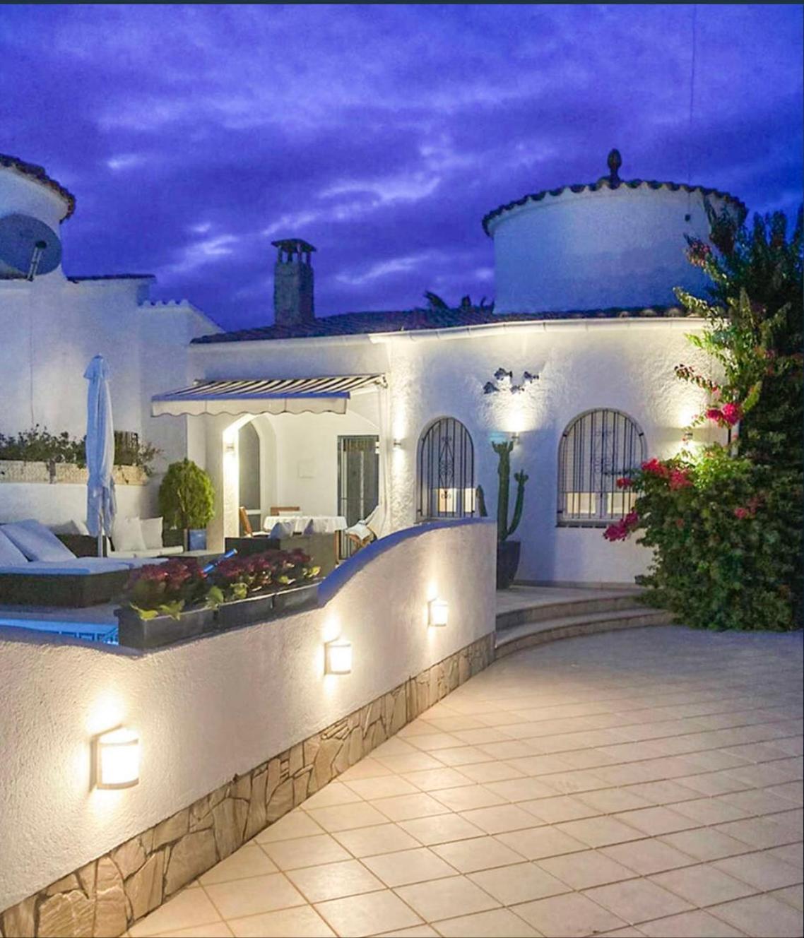 Charmante Villa Avec Piscine Dans Les Canaux Ampuriabrava Exterior foto