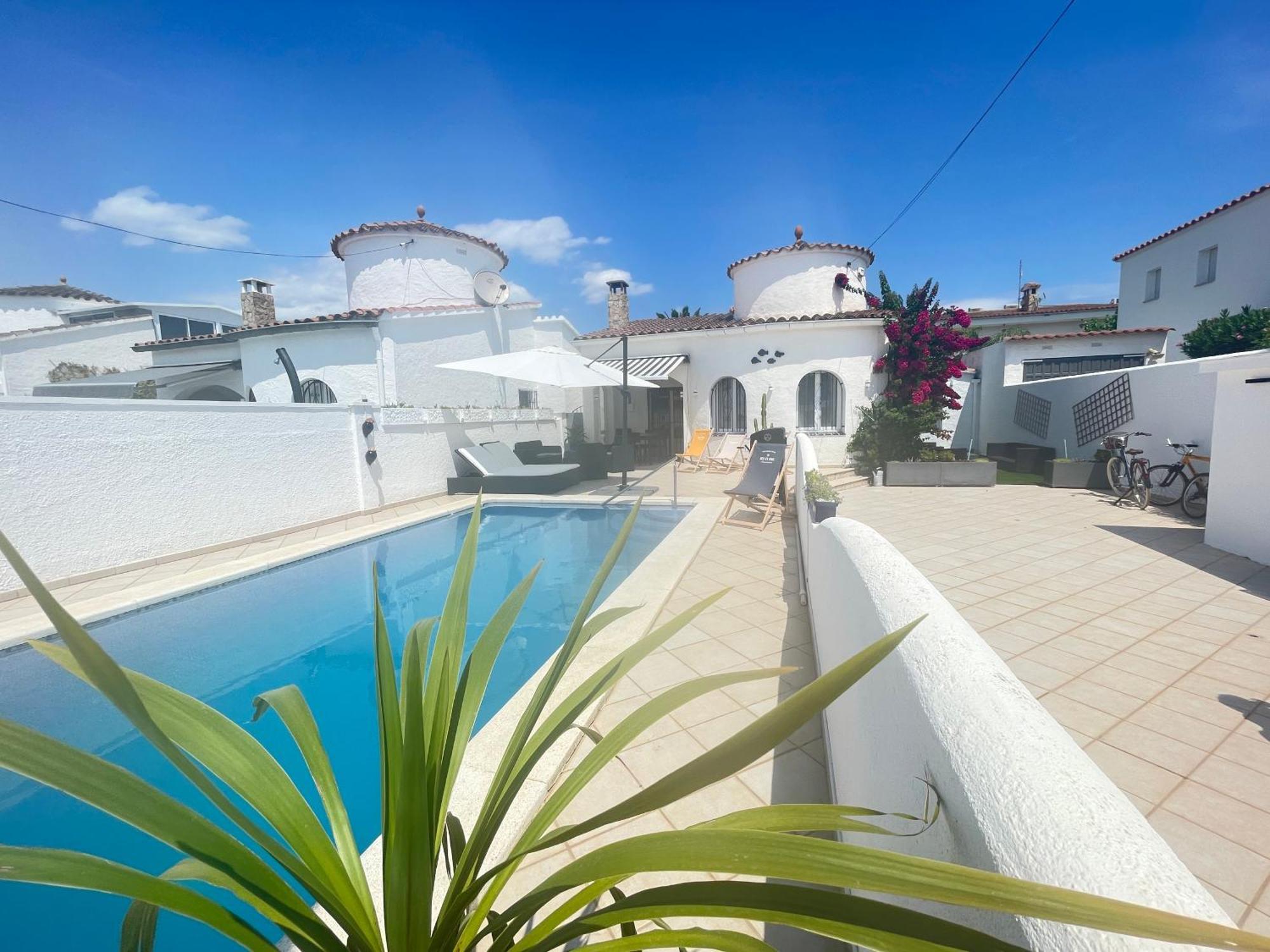 Charmante Villa Avec Piscine Dans Les Canaux Ampuriabrava Exterior foto