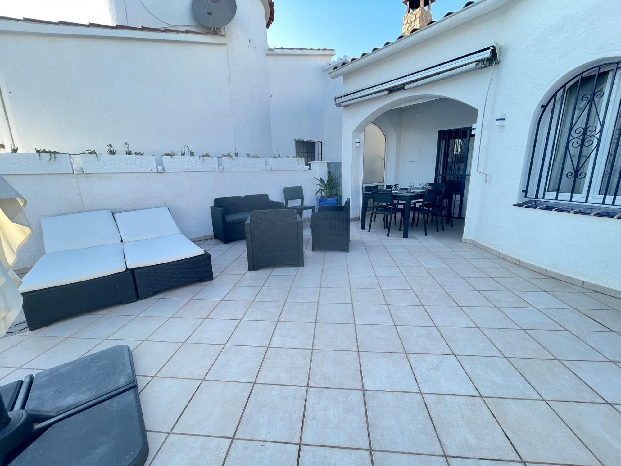 Charmante Villa Avec Piscine Dans Les Canaux Ampuriabrava Exterior foto