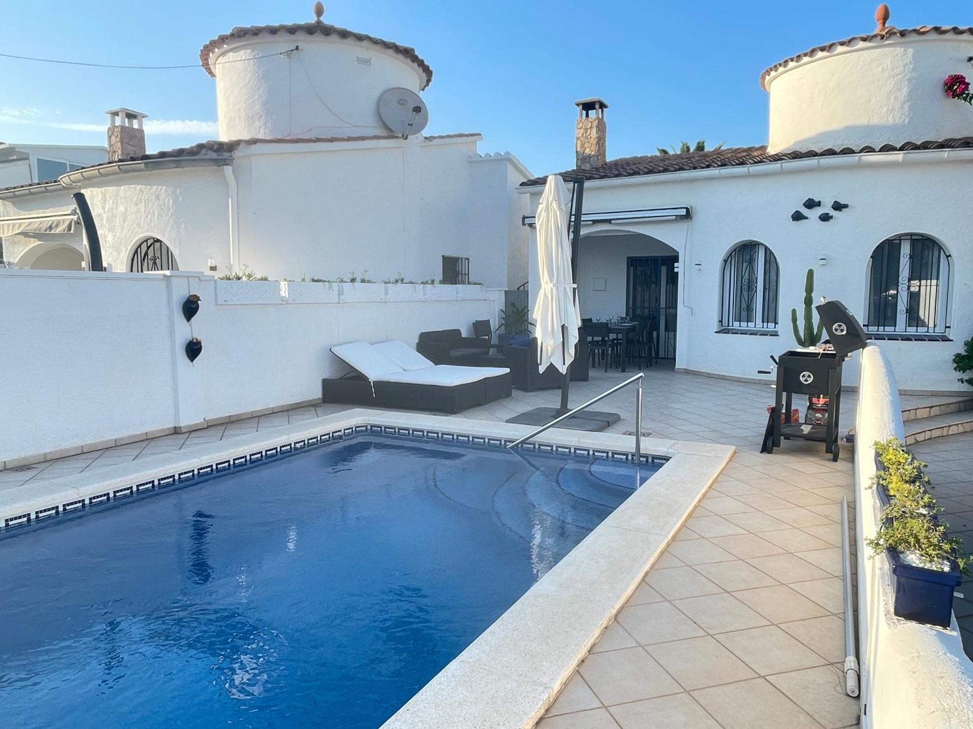 Charmante Villa Avec Piscine Dans Les Canaux Ampuriabrava Exterior foto